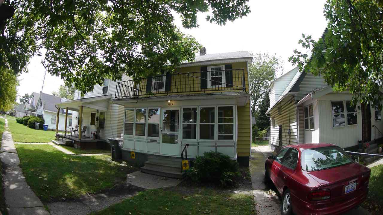 915 Woodstock